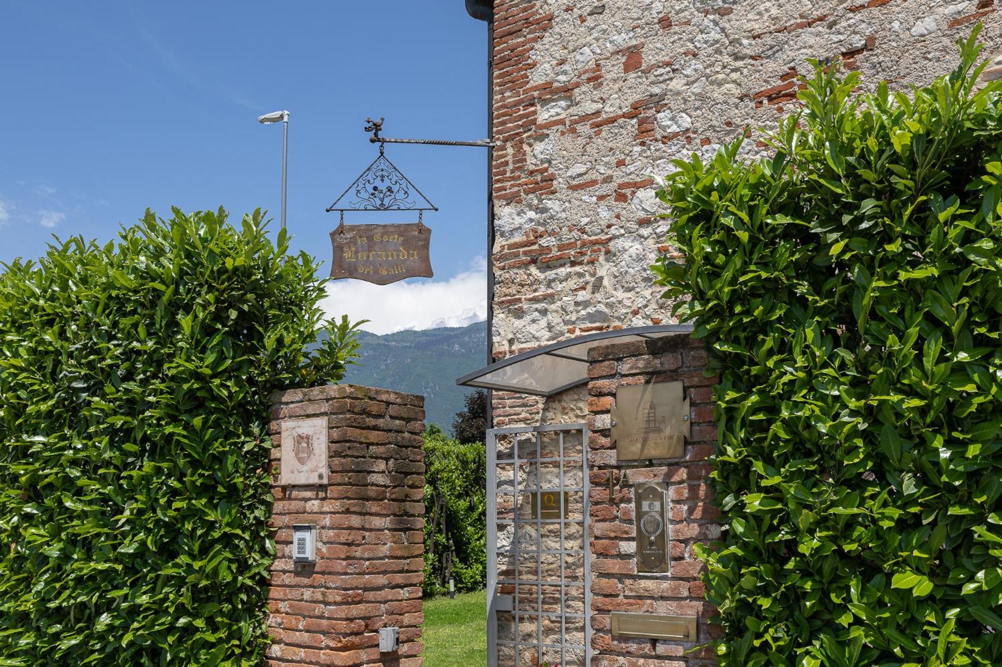 Locanda La Corte Dei Galli Guest House Carre Exterior photo