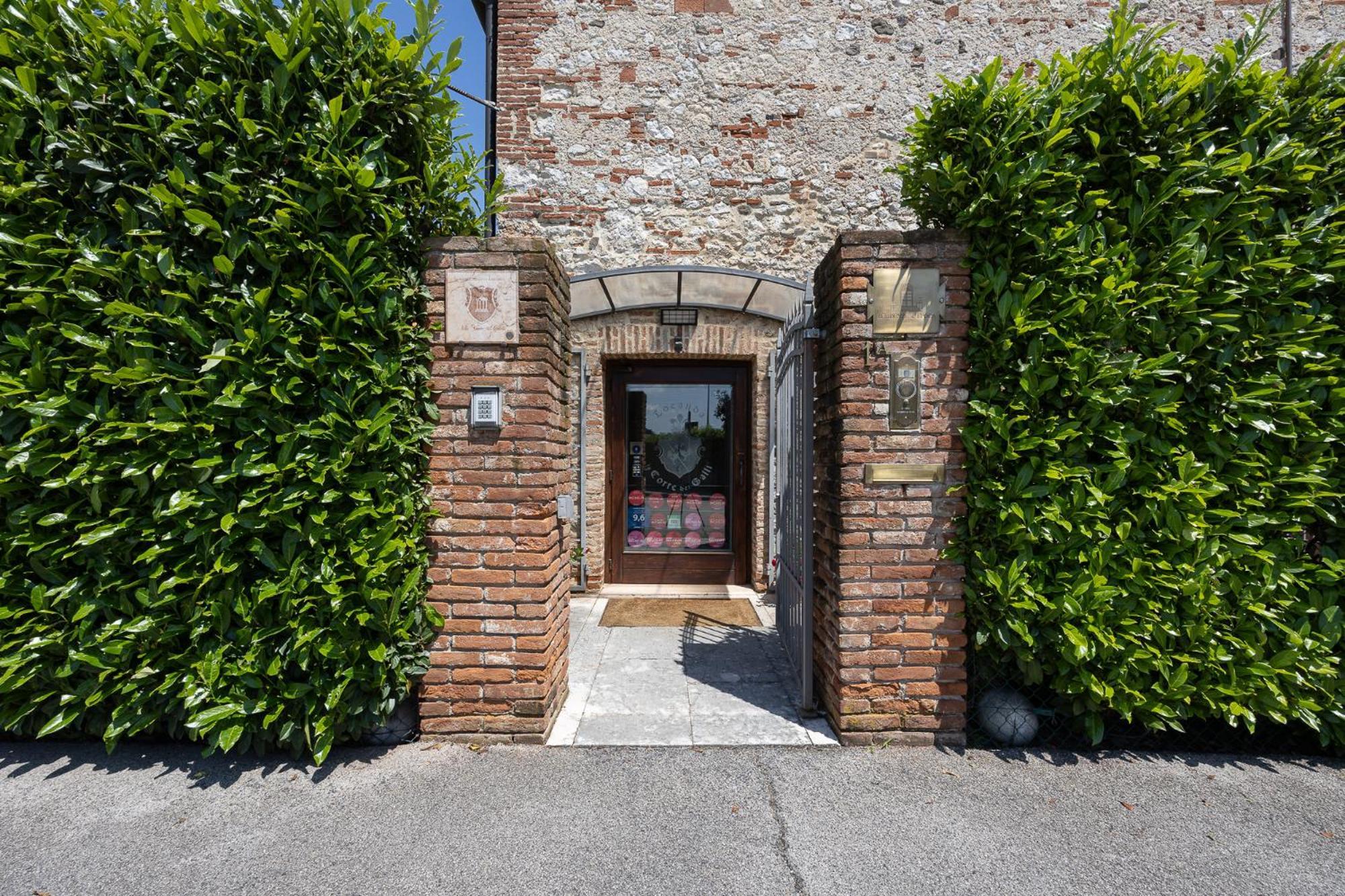 Locanda La Corte Dei Galli Guest House Carre Exterior photo