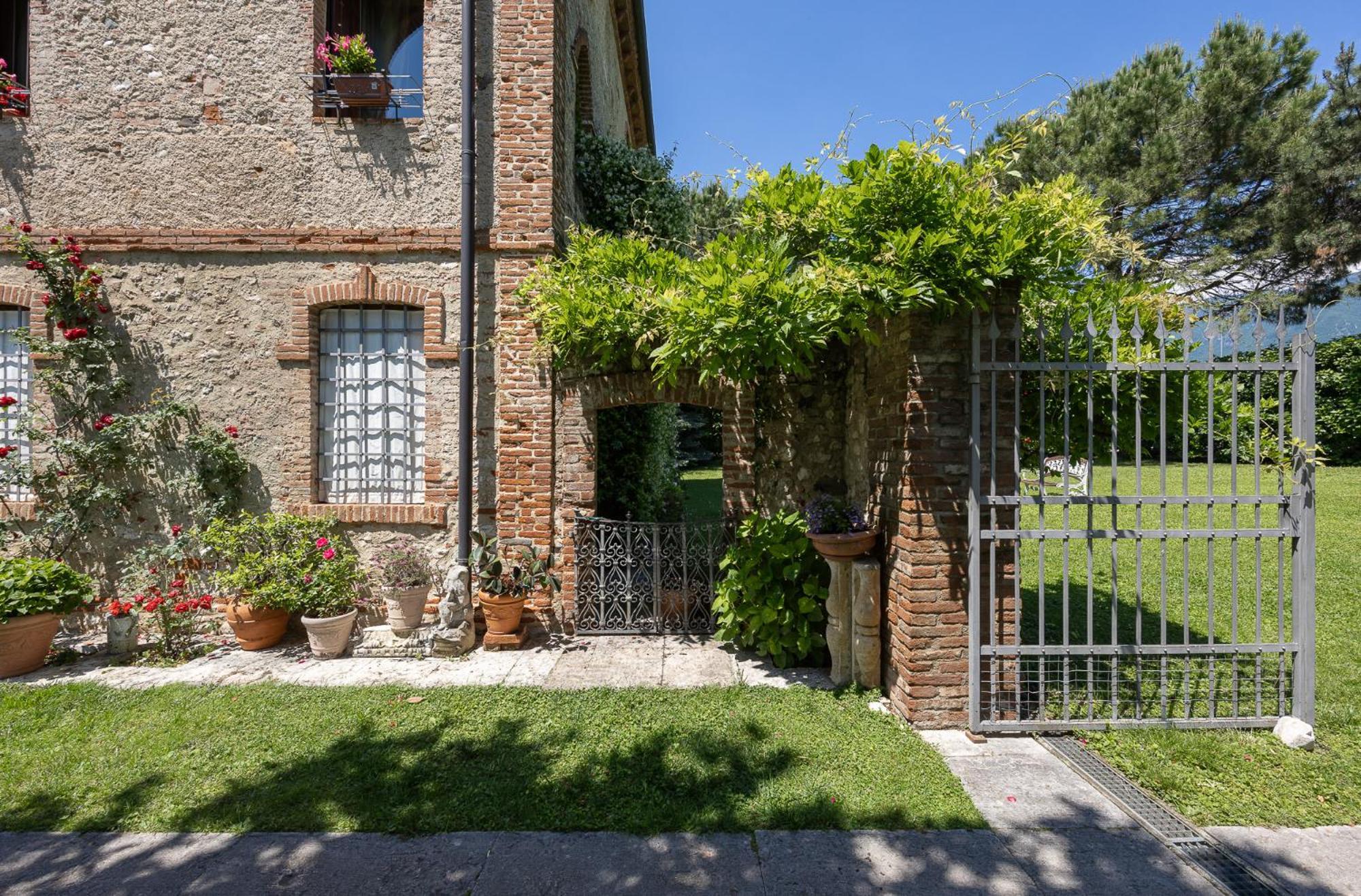 Locanda La Corte Dei Galli Guest House Carre Exterior photo